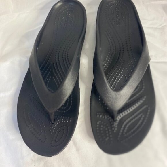 Crocs Women’s Kaydee II Flip Flop, Black Sandals Shoes - Women's Size 8 - Picture 1 of 5
